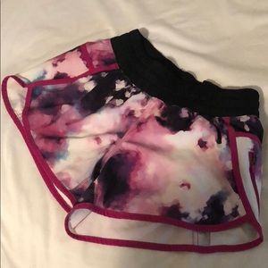 Lululemon Tracker Short sz 6